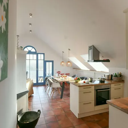 Sommertraum Ferienwohnung 5 *